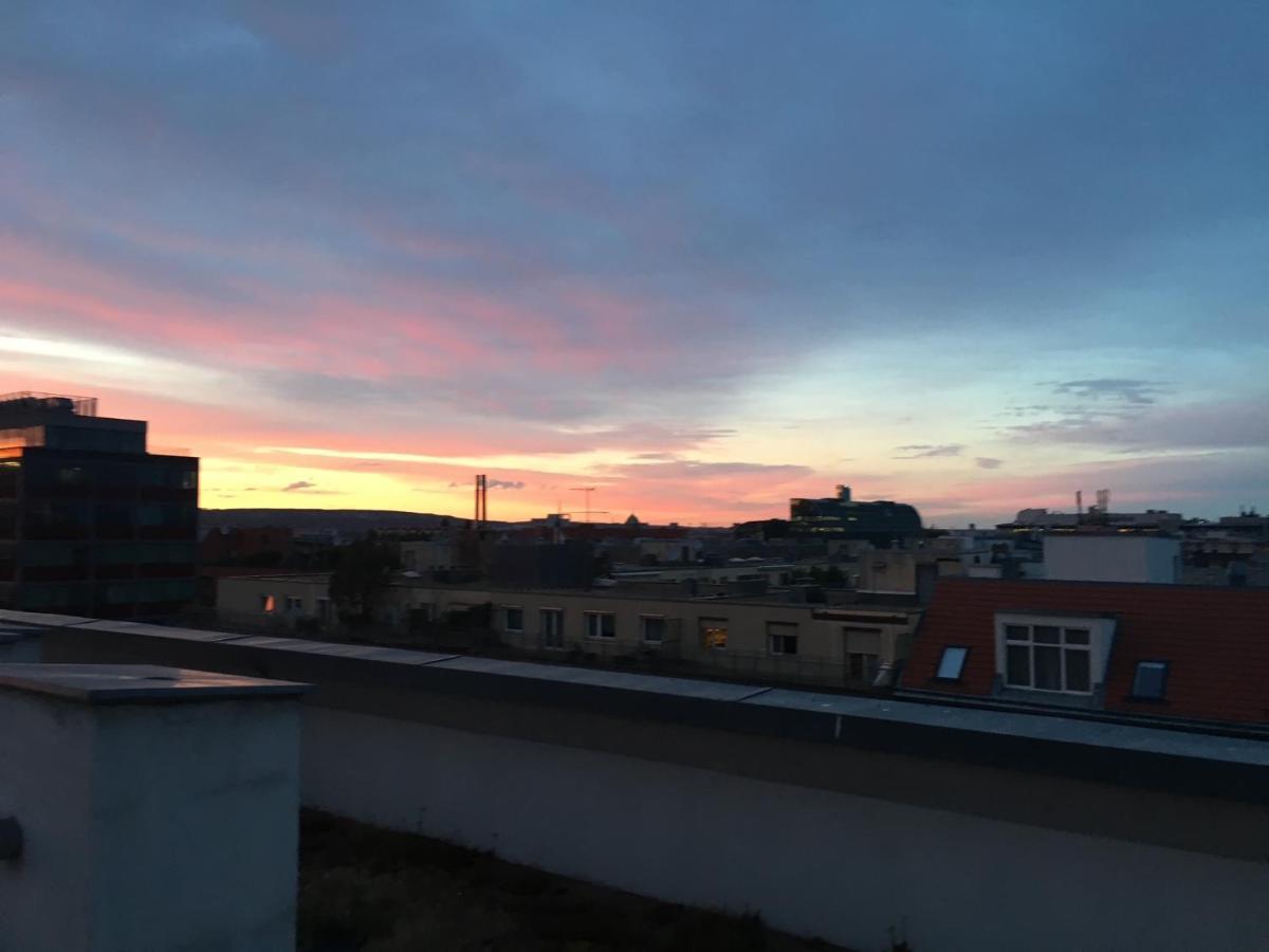 Apartment Dachgeschosswohnung Mit Kostenlosem Parkplatz ! Wien