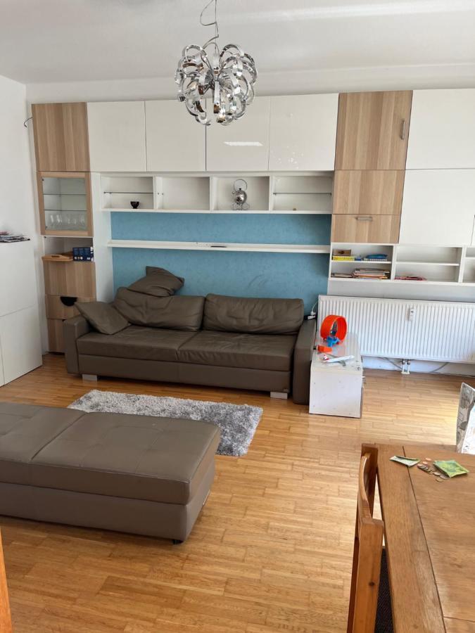 Dachgeschosswohnung Mit Kostenlosem Parkplatz ! Wien