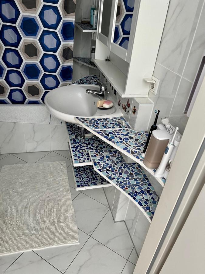 Apartment Dachgeschosswohnung Mit Kostenlosem Parkplatz ! Wien