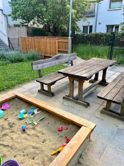 Dachgeschosswohnung Mit Kostenlosem Parkplatz ! Apartment