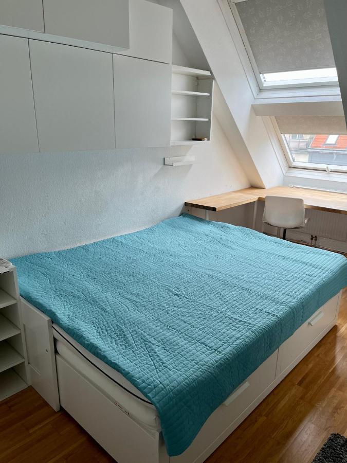 Apartment Dachgeschosswohnung Mit Kostenlosem Parkplatz ! Wien