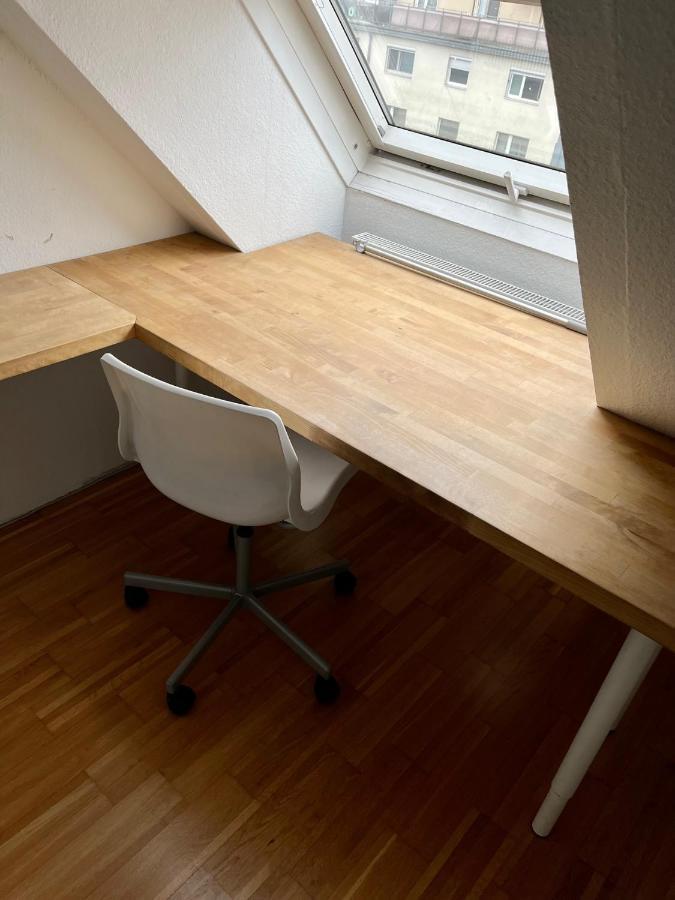 Apartment Dachgeschosswohnung Mit Kostenlosem Parkplatz ! Wien