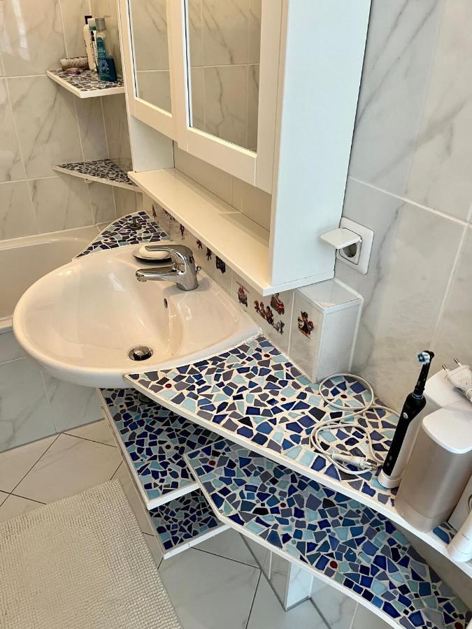Apartment Dachgeschosswohnung Mit Kostenlosem Parkplatz ! Wien