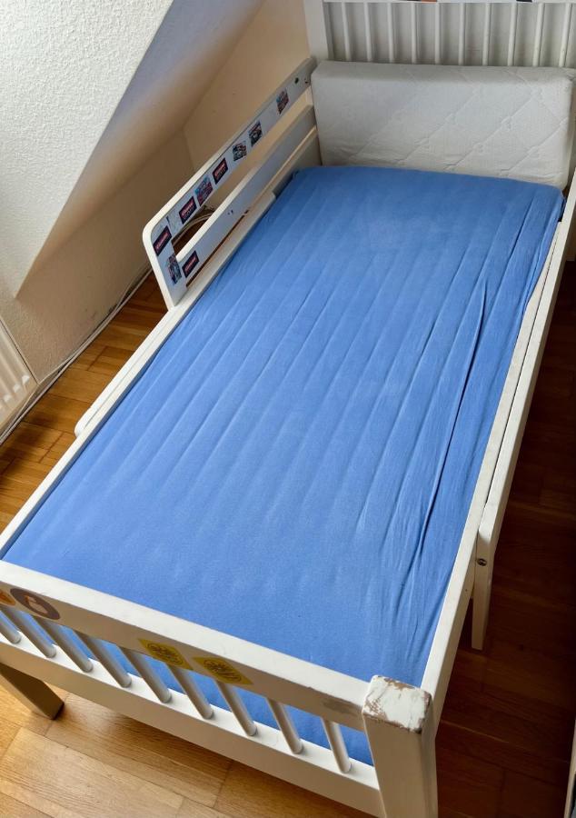 Apartment Dachgeschosswohnung Mit Kostenlosem Parkplatz !