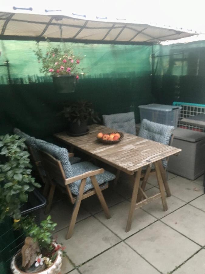 Apartment Dachgeschosswohnung Mit Kostenlosem Parkplatz ! *