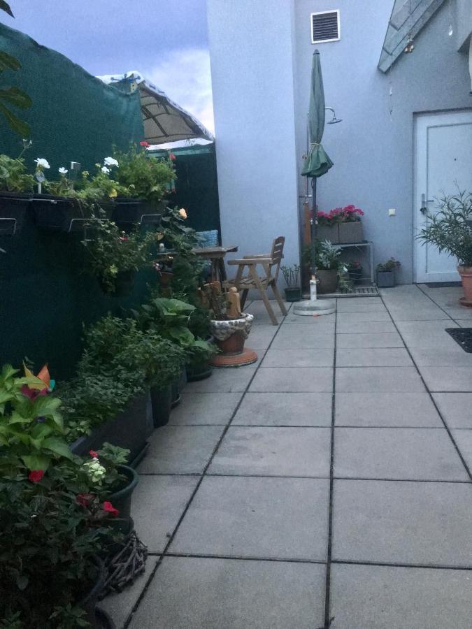 Dachgeschosswohnung Mit Kostenlosem Parkplatz ! Apartment
